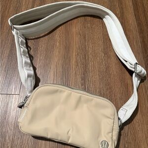 Lululemon Everywhere Crossbody Bag